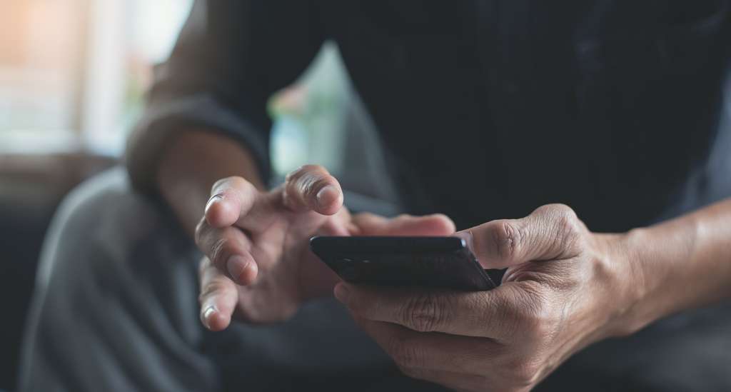 kontake mannstelefonen om vold og overgrep på telefon og chat