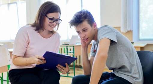 Snakk med skolehelsetjenesten eller helsestasjonen om vold og overgrep