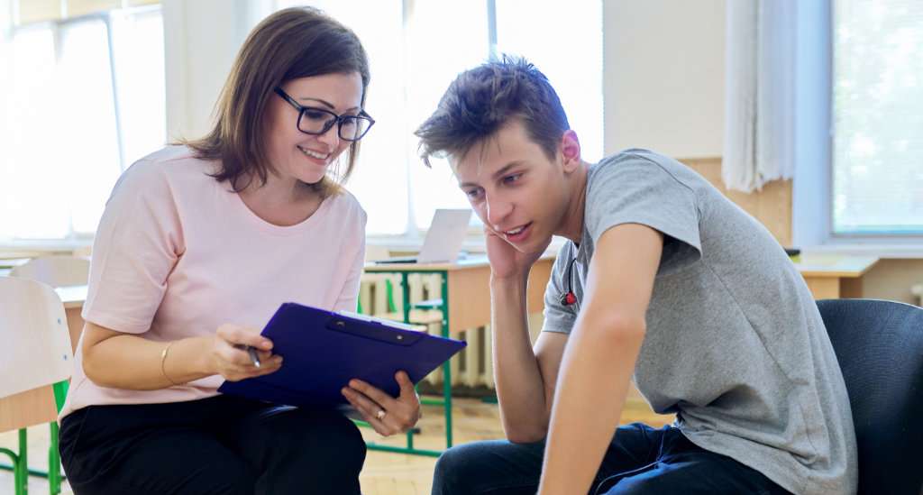 Snakk med skolehelsetjenesten eller helsestasjonen om vold og overgrep